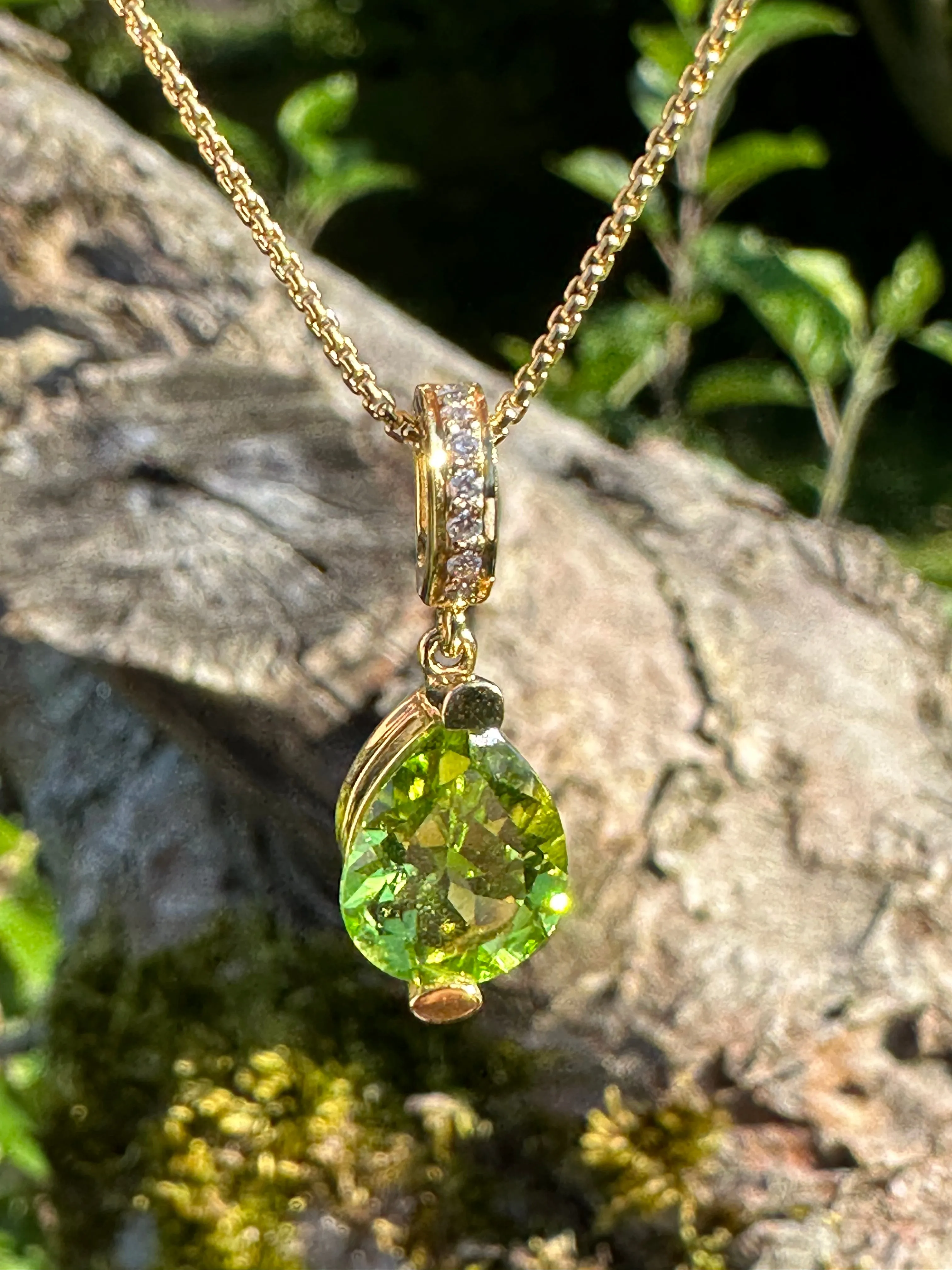 18ct Yellow gold peridot teardrop pendant with diamond set bail.