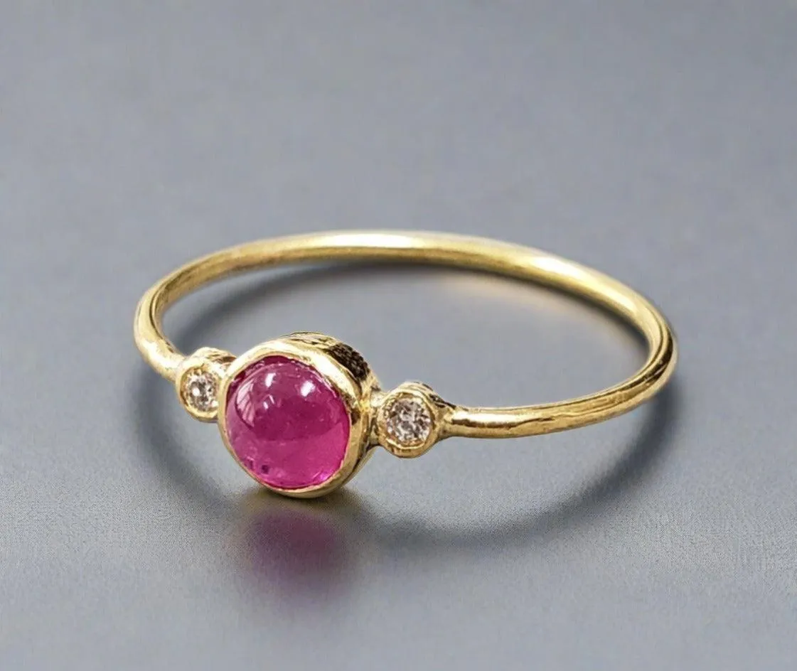 18k Gold Cabochon Ruby & Diamond Ring