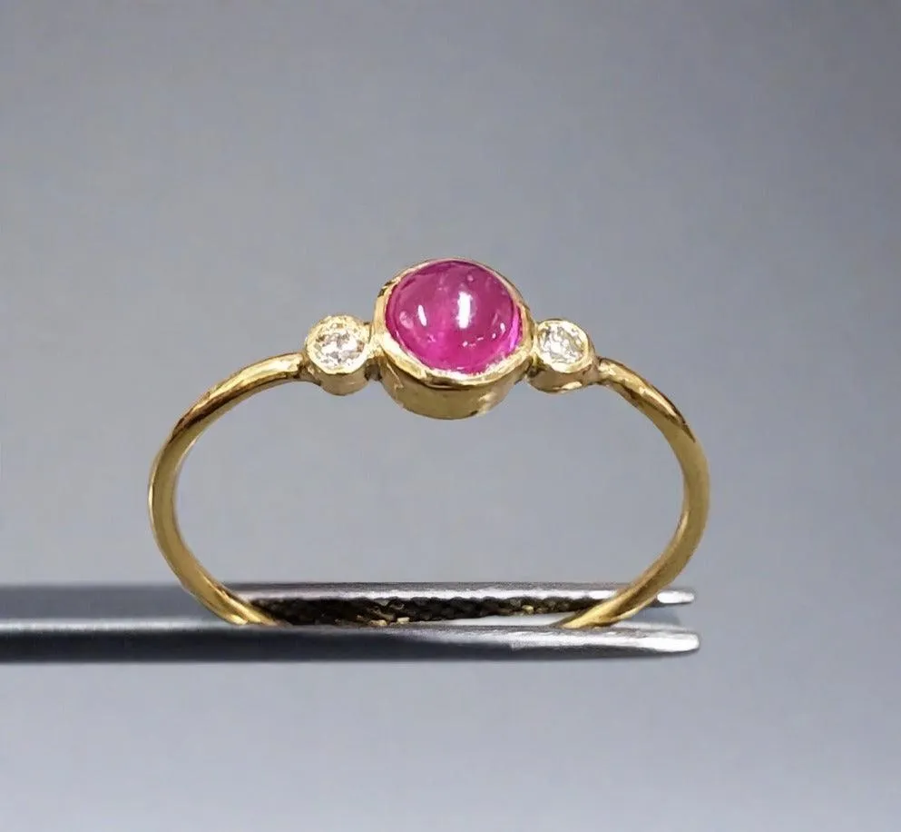 18k Gold Cabochon Ruby & Diamond Ring