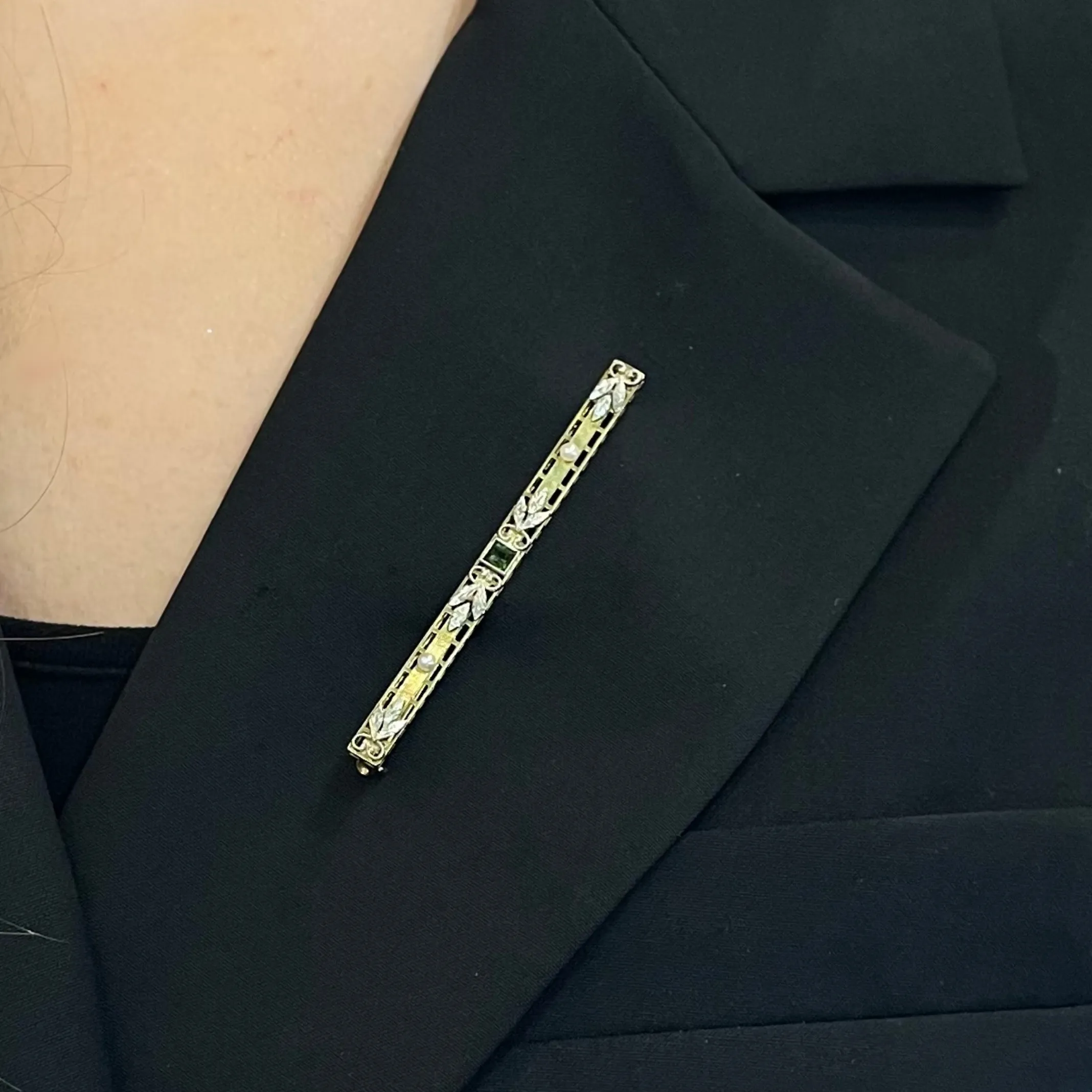 Antique Edwardian 14K Yellow Gold Peridot Bar Pin
