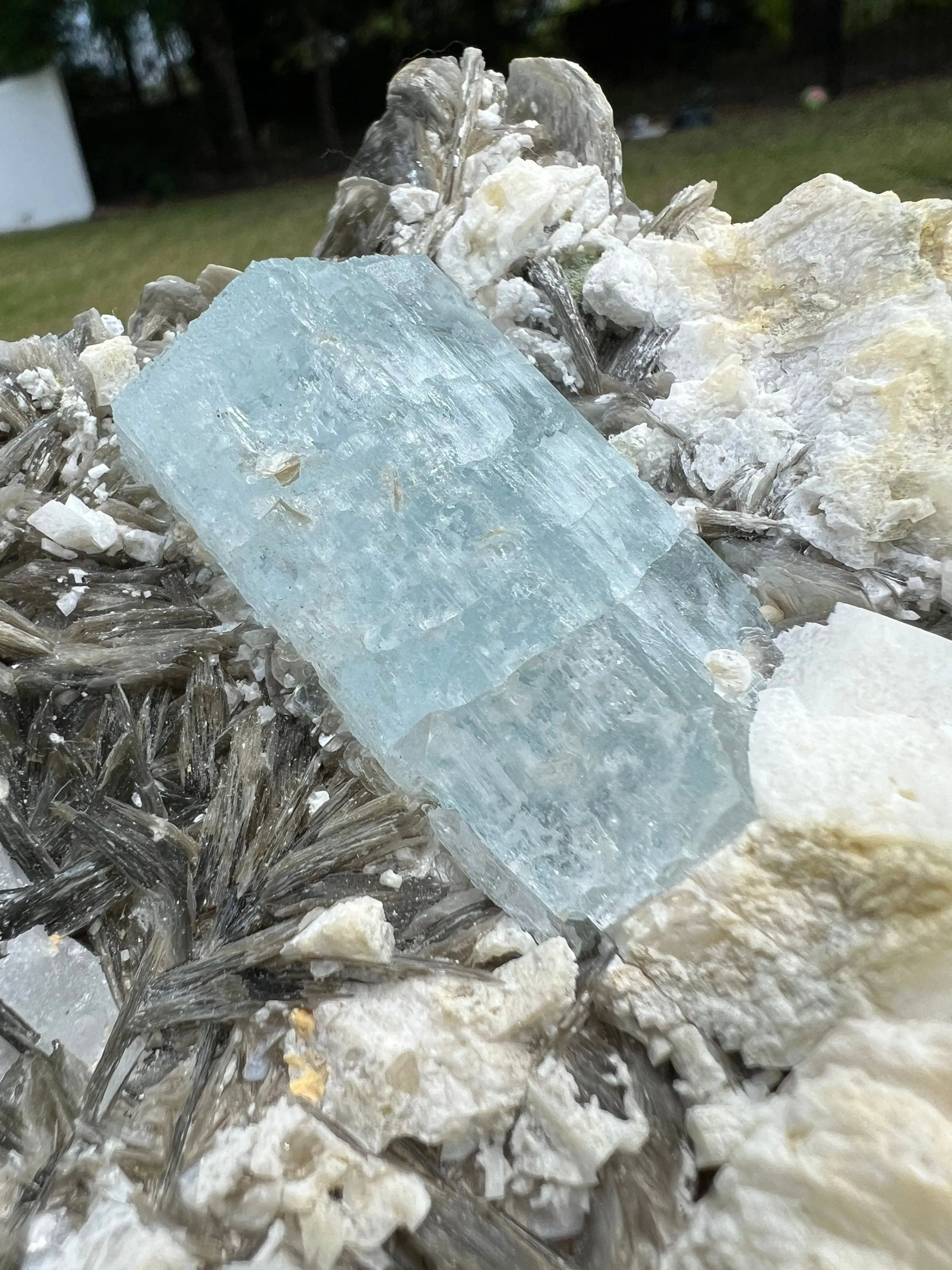 Aquamarine on muscovite 1pound 13oz
