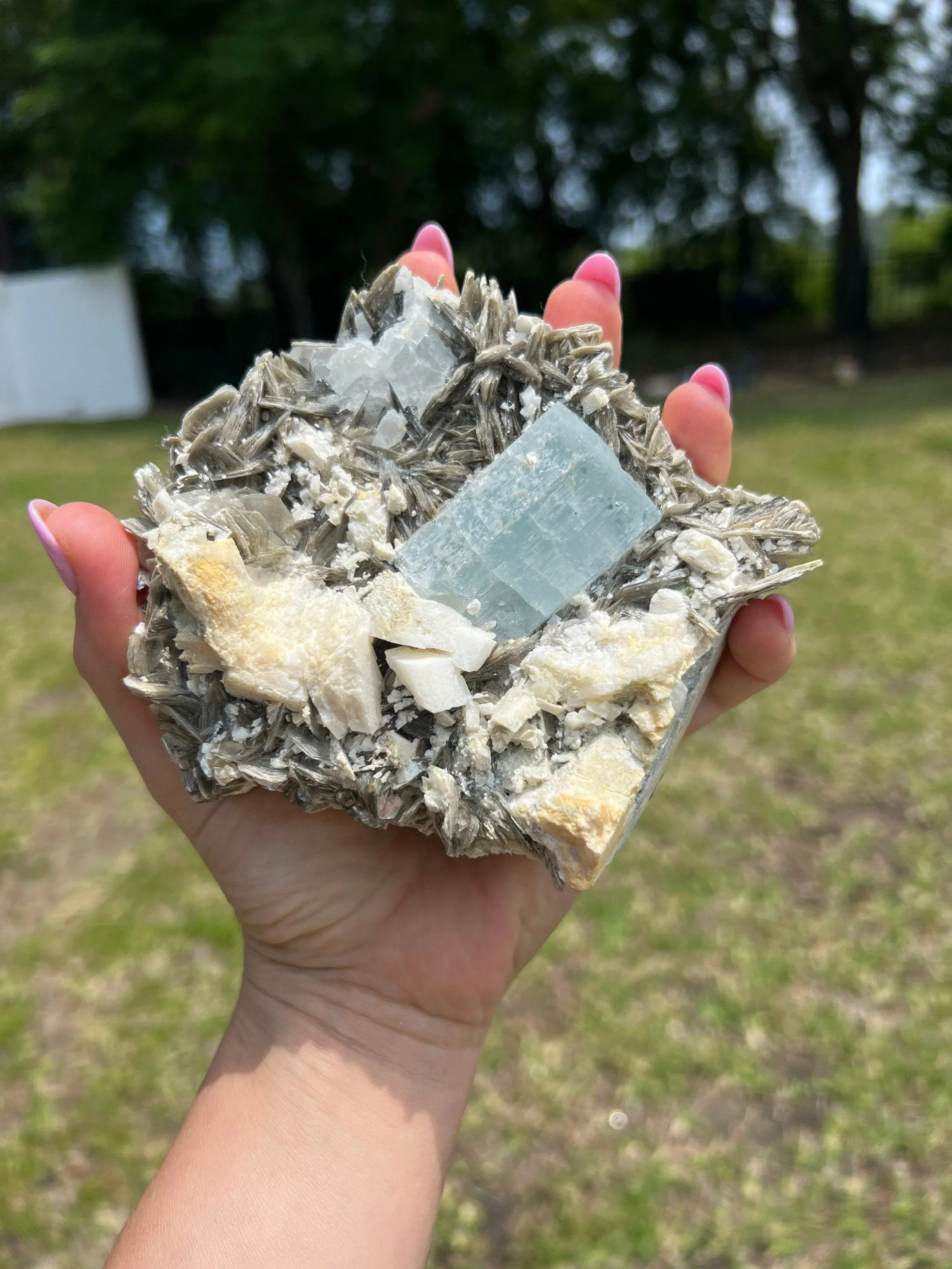 Aquamarine on muscovite 1pound 13oz