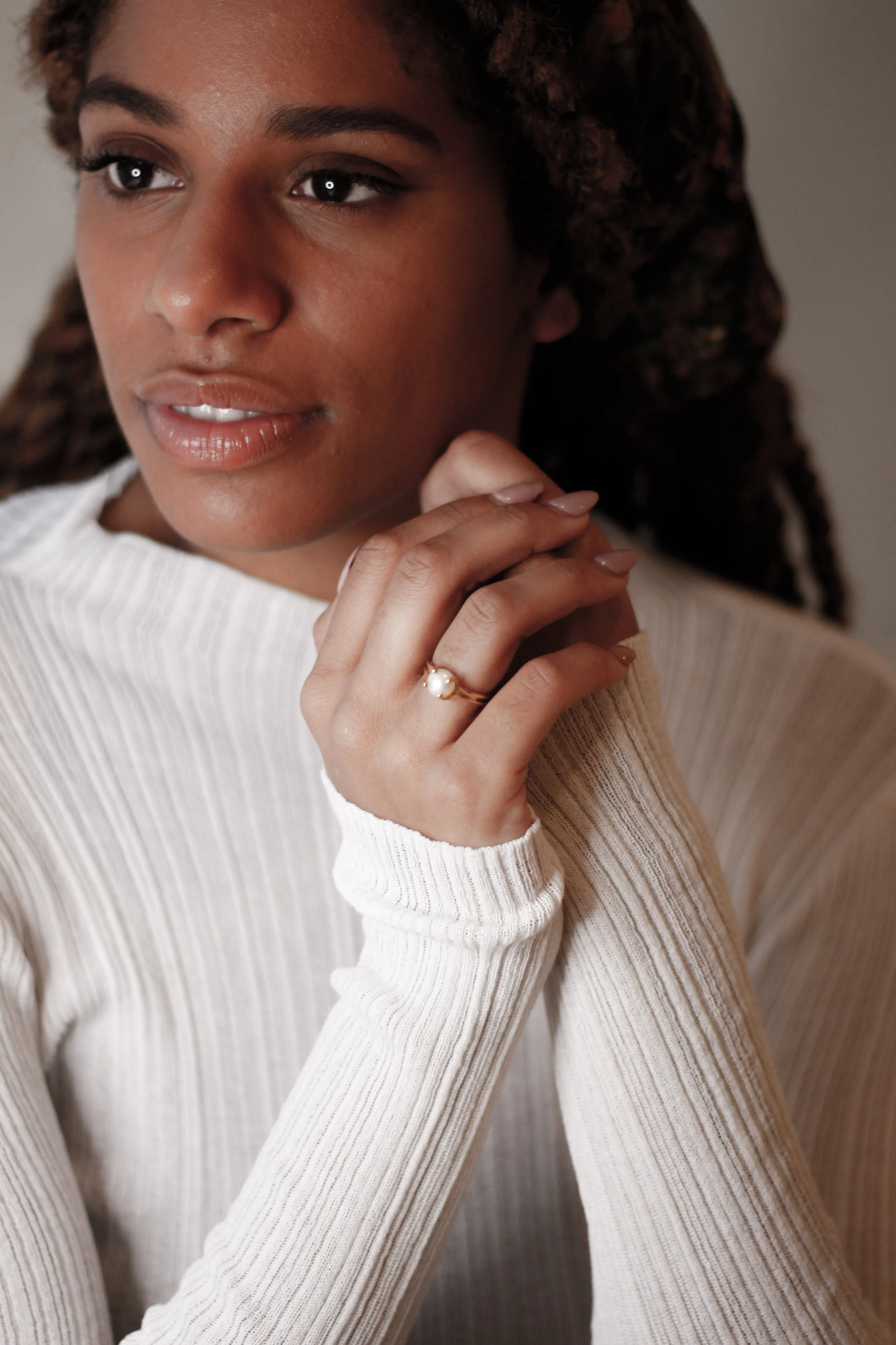 Chéri Dainty Pearl Ring