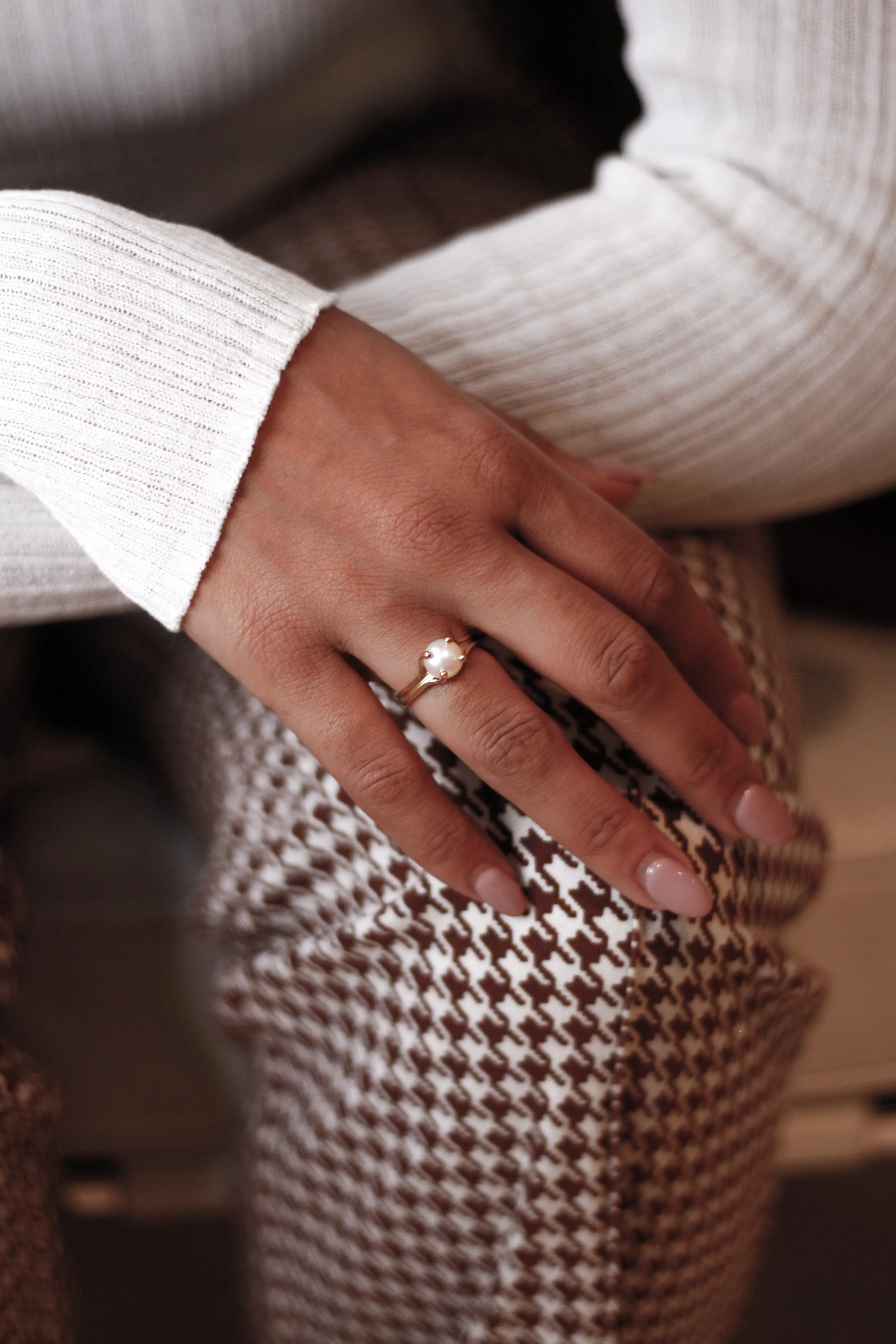 Chéri Dainty Pearl Ring