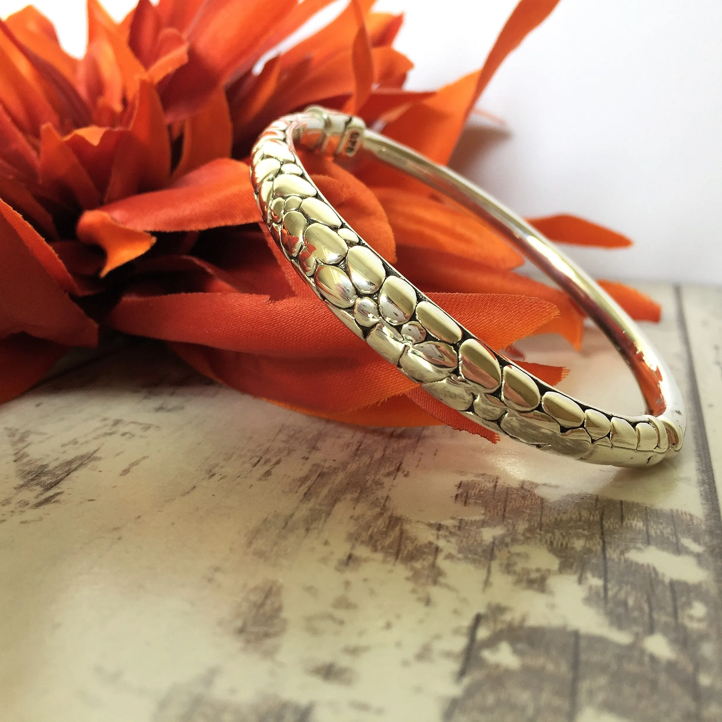 Pebble Bangle - VBGL137