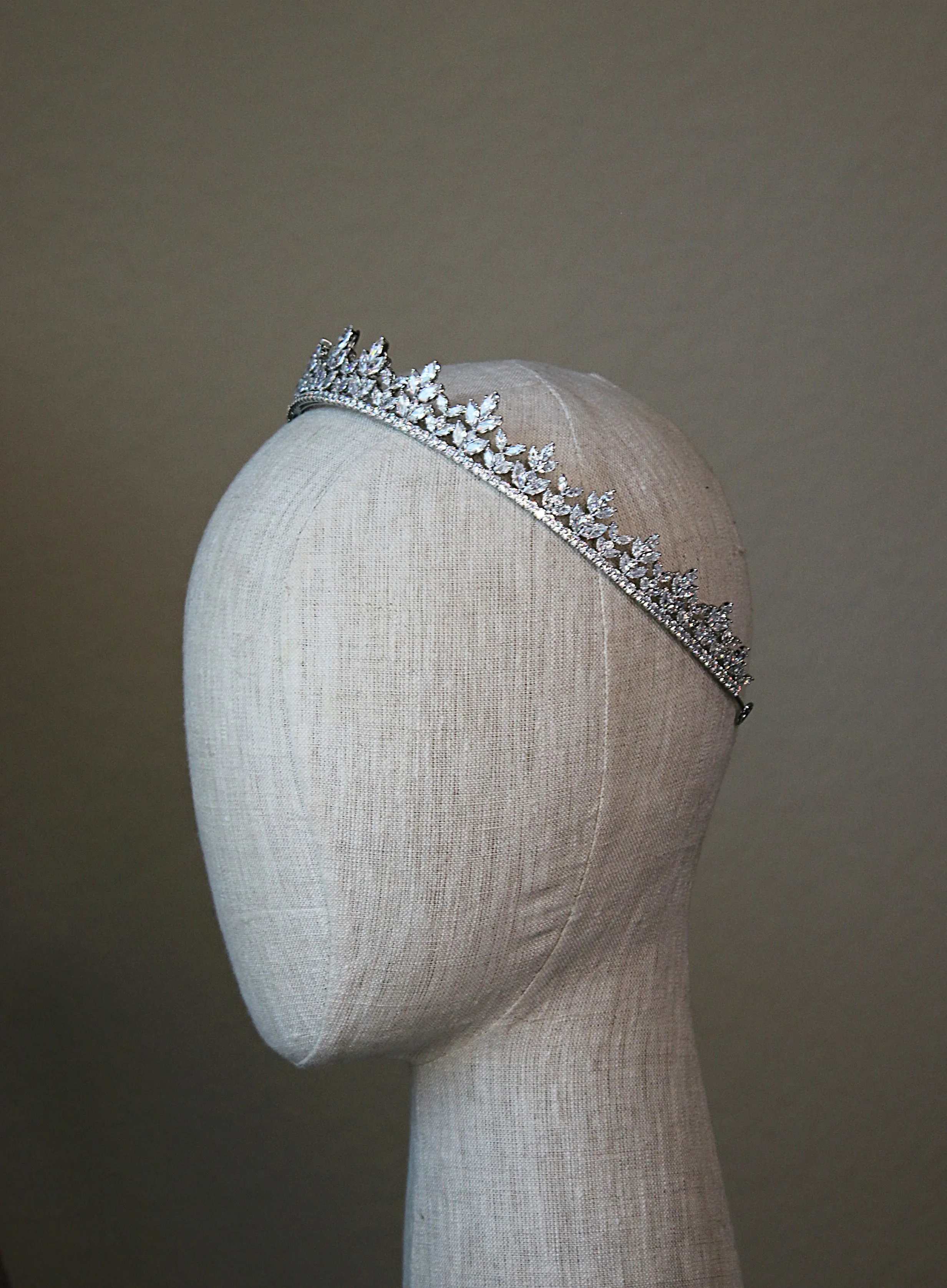 PRESTON Simulated Diamond Crown