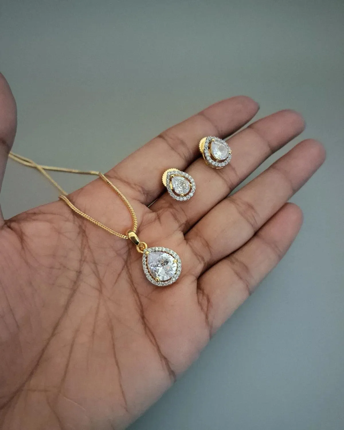 Zevarly Royal Pear Shape Alluring Pendant Set